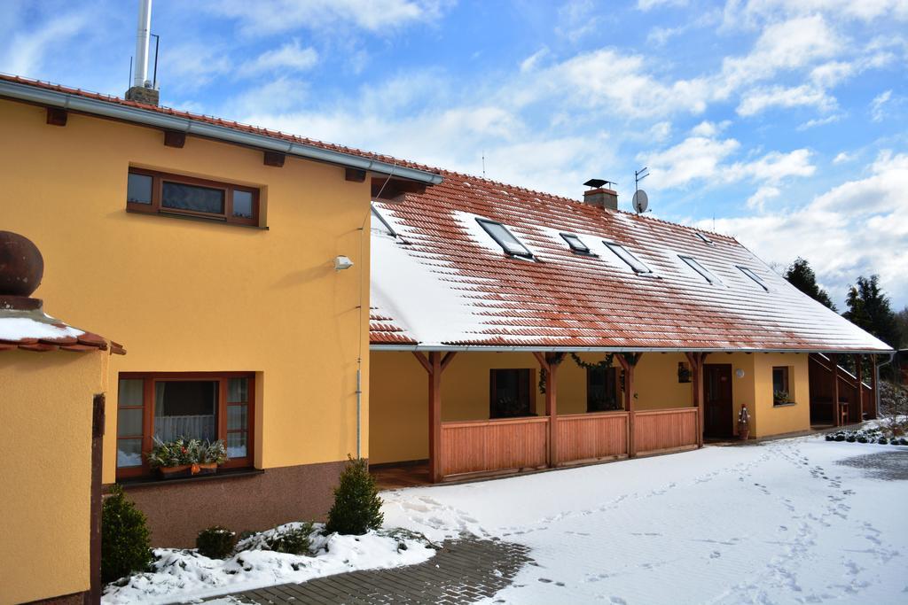 Penzion Farma Dvorec Radnice Exterior foto