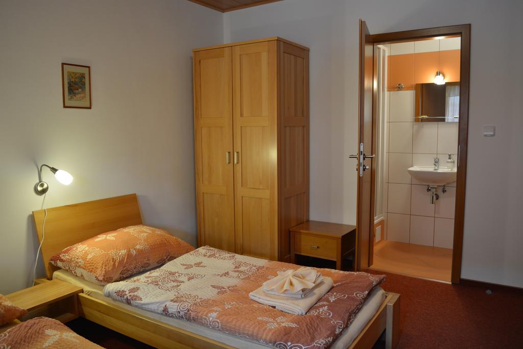Penzion Farma Dvorec Radnice Habitación foto