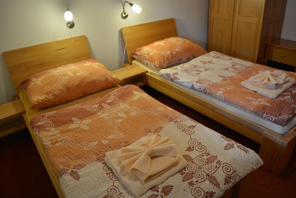 Penzion Farma Dvorec Radnice Habitación foto