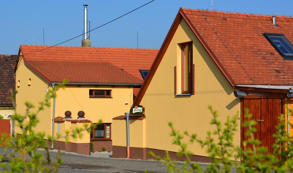 Penzion Farma Dvorec Radnice Exterior foto
