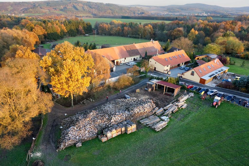 Penzion Farma Dvorec Radnice Exterior foto